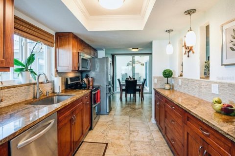 Condo in Tierra Verde, Florida, 2 bedrooms № 2167345 - photo 11