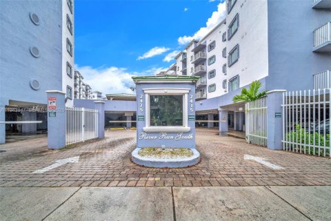 Condominio en venta en Miami, Florida, 2 dormitorios, 85.84 m2 № 2002103 - foto 17