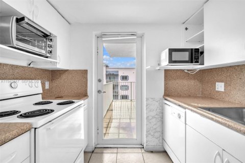 Condominio en venta en Miami, Florida, 2 dormitorios, 85.84 m2 № 2002103 - foto 18