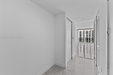Copropriété à louer à Miami, Floride: 1 chambre, 71.16 m2 № 1987948 - photo 10