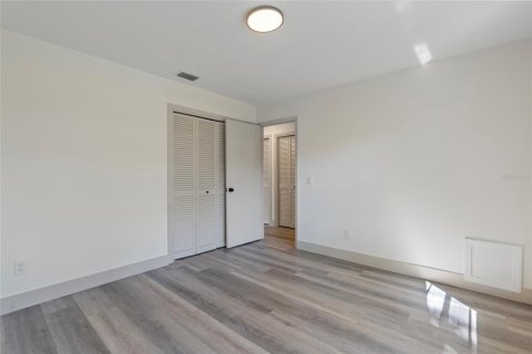 House in Temple Terrace, Florida 4 bedrooms, 203.18 sq.m. № 1884732 - photo 17