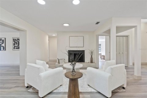 House in Temple Terrace, Florida 4 bedrooms, 203.18 sq.m. № 1884732 - photo 10