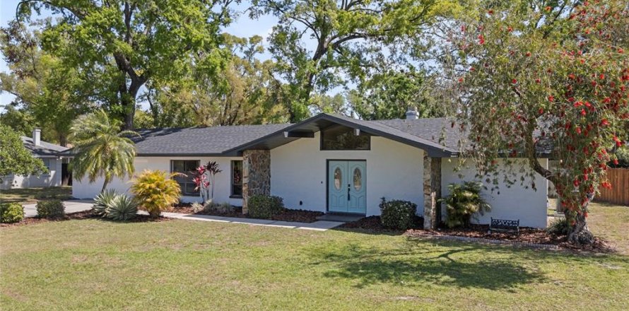 House in Temple Terrace, Florida 4 bedrooms, 203.18 sq.m. № 1884732