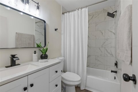 House in Temple Terrace, Florida 4 bedrooms, 203.18 sq.m. № 1884732 - photo 9