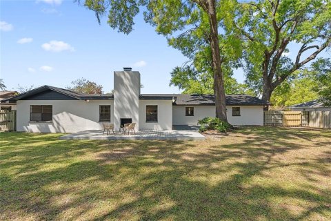 House in Temple Terrace, Florida 4 bedrooms, 203.18 sq.m. № 1884732 - photo 20