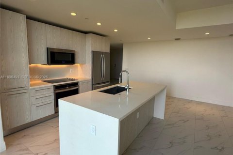 Condo in Sunrise, Florida, 3 bedrooms  № 1994520 - photo 2