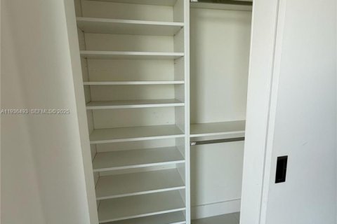 Condo in Sunrise, Florida, 3 bedrooms  № 1994520 - photo 12