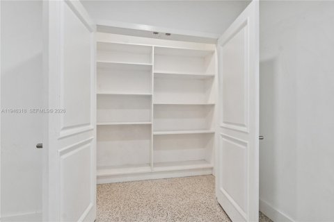 House in Miami Beach, Florida 2 bedrooms, 97.55 sq.m. № 2002749 - photo 8