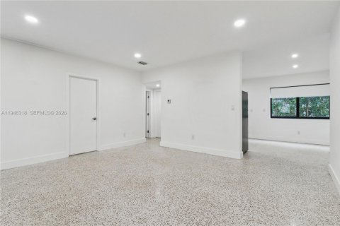 House in Miami Beach, Florida 2 bedrooms, 97.55 sq.m. № 2002749 - photo 7