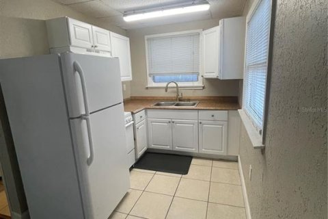 Commercial property in Saint Petersburg, Florida 4 bedrooms, 161.28 sq.m. № 1571892 - photo 7