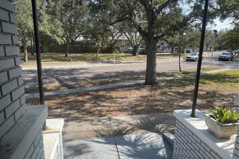 Commercial property in Saint Petersburg, Florida 4 bedrooms, 161.28 sq.m. № 1571892 - photo 5