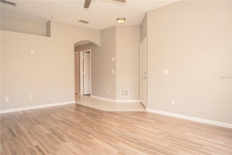 Condo in Altamonte Springs, Florida, 2 bedrooms № 2167373 - photo 10