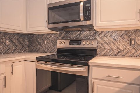 Condo in Altamonte Springs, Florida, 2 bedrooms № 2167373 - photo 13