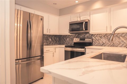 Condo in Altamonte Springs, Florida, 2 bedrooms № 2167373 - photo 3