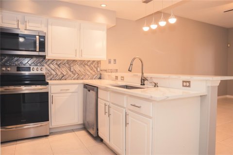 Condo in Altamonte Springs, Florida, 2 bedrooms № 2167373 - photo 12