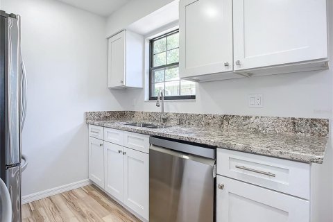 Condo in Holly Hill, Florida, 2 bedrooms № 2199134 - photo 9