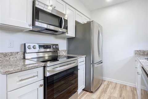 Condo in Holly Hill, Florida, 2 bedrooms № 2199134 - photo 10