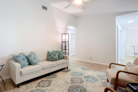 Condo in Holly Hill, Florida, 2 bedrooms № 2199134 - photo 5