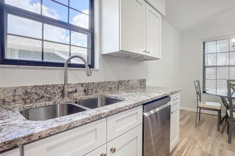Condo in Holly Hill, Florida, 2 bedrooms № 2199134 - photo 12