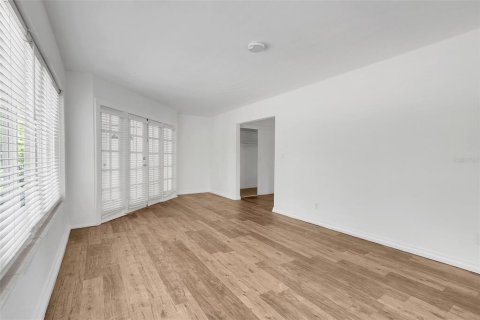 Commercial property in Mount Dora, Florida 9 bedrooms, 378.3 sq.m. № 2391513 - photo 22