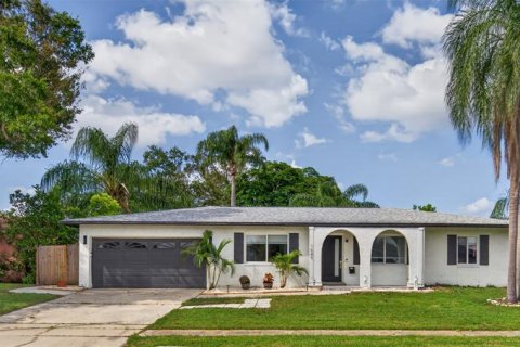 Villa ou maison à Saint Petersburg, Floride 3 chambres, 130.81 m2 № 2376796