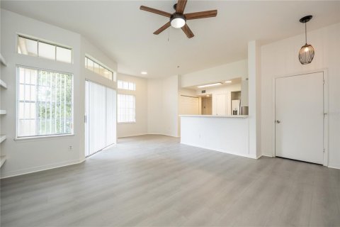 Apartamento en alquiler en Orlando, Florida, 2 dormitorios, 104.7 m2 № 1836972 - foto 1