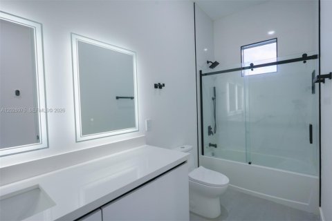 House in Cape Coral, Florida 3 bedrooms, 182.55 sq.m. № 2186458 - photo 15