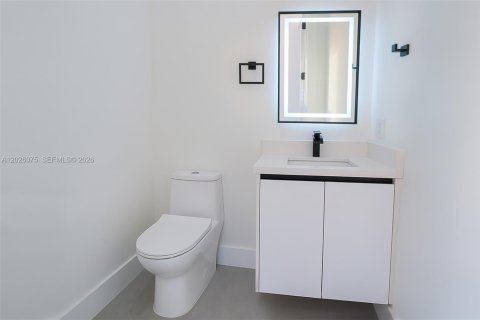 House in Cape Coral, Florida 3 bedrooms, 182.55 sq.m. № 2186458 - photo 20