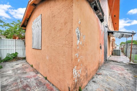 Casa en venta en Hialeah, Florida, 3 dormitorios, 174.75 m2 № 1999014 - foto 6