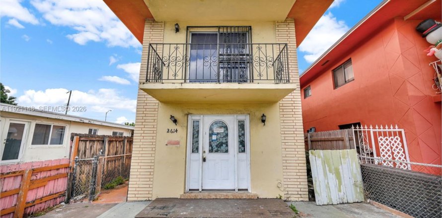 Casa en Hialeah, Florida 3 dormitorios, 174.75 m2 № 1999014