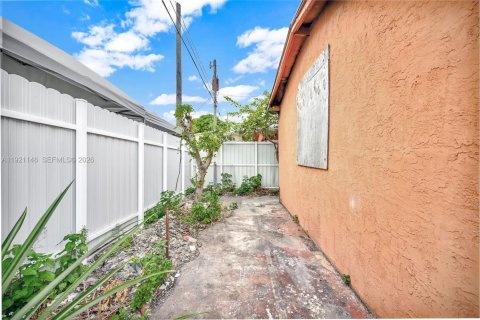 Casa en venta en Hialeah, Florida, 3 dormitorios, 174.75 m2 № 1999014 - foto 7