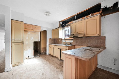 Casa en venta en Hialeah, Florida, 3 dormitorios, 174.75 m2 № 1999014 - foto 24