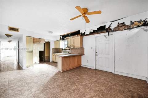 Casa en venta en Hialeah, Florida, 3 dormitorios, 174.75 m2 № 1999014 - foto 21