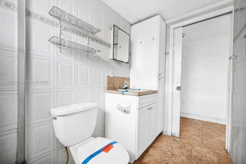 Casa en venta en Hialeah, Florida, 3 dormitorios, 174.75 m2 № 1999014 - foto 18