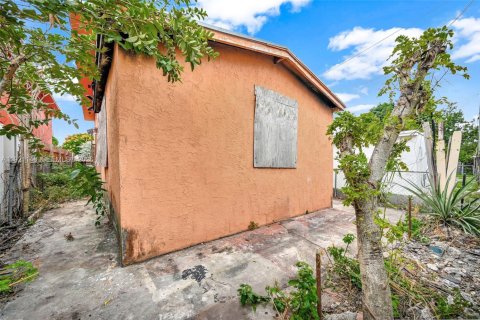 Casa en venta en Hialeah, Florida, 3 dormitorios, 174.75 m2 № 1999014 - foto 9