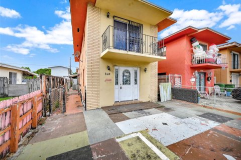 Casa en venta en Hialeah, Florida, 3 dormitorios, 174.75 m2 № 1999014 - foto 3