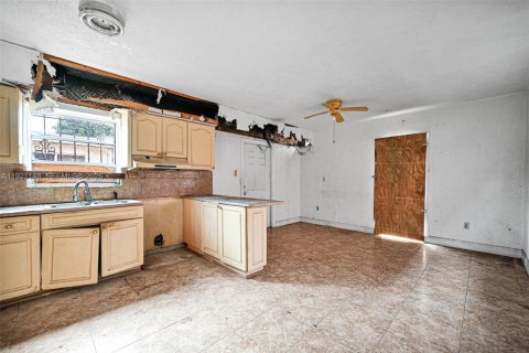 Casa en venta en Hialeah, Florida, 3 dormitorios, 174.75 m2 № 1999014 - foto 20