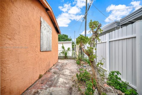 Casa en venta en Hialeah, Florida, 3 dormitorios, 174.75 m2 № 1999014 - foto 8