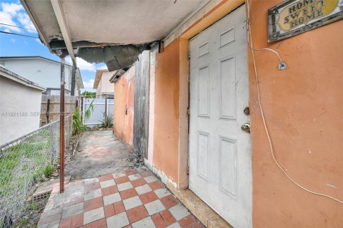 Casa en venta en Hialeah, Florida, 3 dormitorios, 174.75 m2 № 1999014 - foto 5