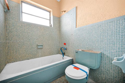 Casa en venta en Hialeah, Florida, 3 dormitorios, 174.75 m2 № 1999014 - foto 29