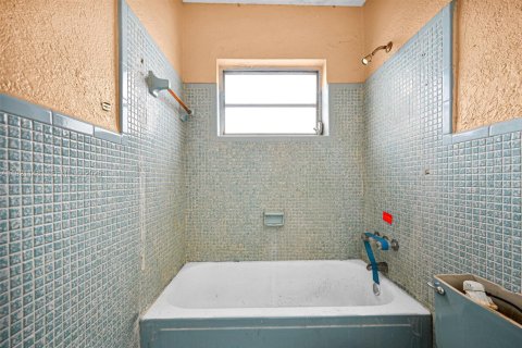 Casa en venta en Hialeah, Florida, 3 dormitorios, 174.75 m2 № 1999014 - foto 30