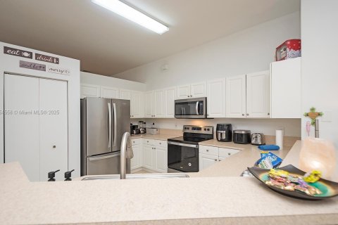 House in Homestead, Florida 4 bedrooms, 178.47 sq.m. № 1878589 - photo 7