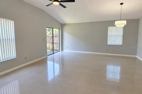 Villa ou maison à vendre à Palm Harbor, Floride: 2 chambres, 107.21 m2 № 2284823 - photo 11