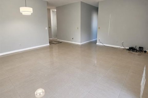 Villa ou maison à vendre à Palm Harbor, Floride: 2 chambres, 107.21 m2 № 2284823 - photo 12