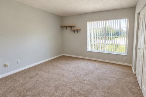 Villa ou maison à vendre à Palm Harbor, Floride: 2 chambres, 107.21 m2 № 2284823 - photo 7