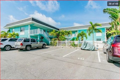 Condo in Treasure Island, Florida, 1 bedroom № 2206504