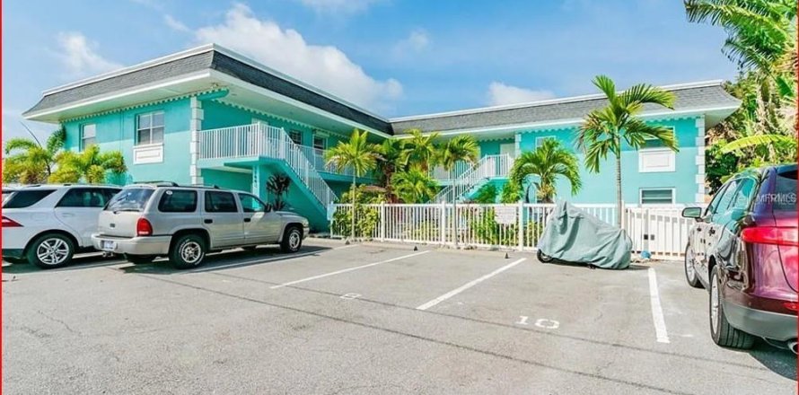 Condo in Treasure Island, Florida, 1 bedroom № 2206504