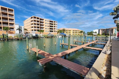 Condo in Treasure Island, Florida, 1 bedroom № 2206504 - photo 20