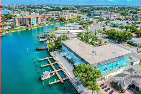 Condo in Treasure Island, Florida, 1 bedroom № 2206504 - photo 6