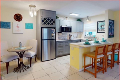 Condo in Treasure Island, Florida, 1 bedroom № 2206504 - photo 9